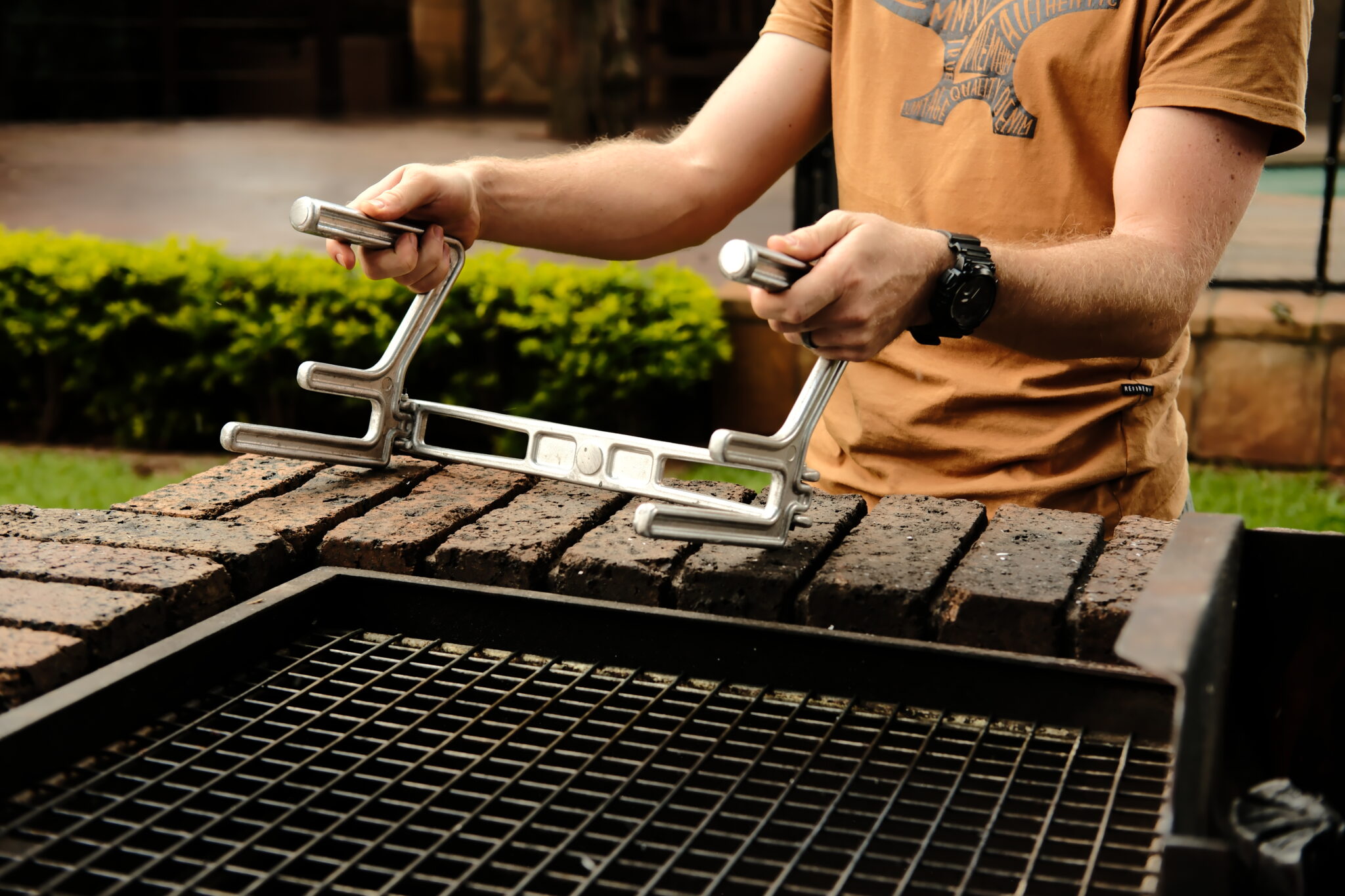 Grid Grabber – Ultimate Braai Grid Lifter - BraaiBoy