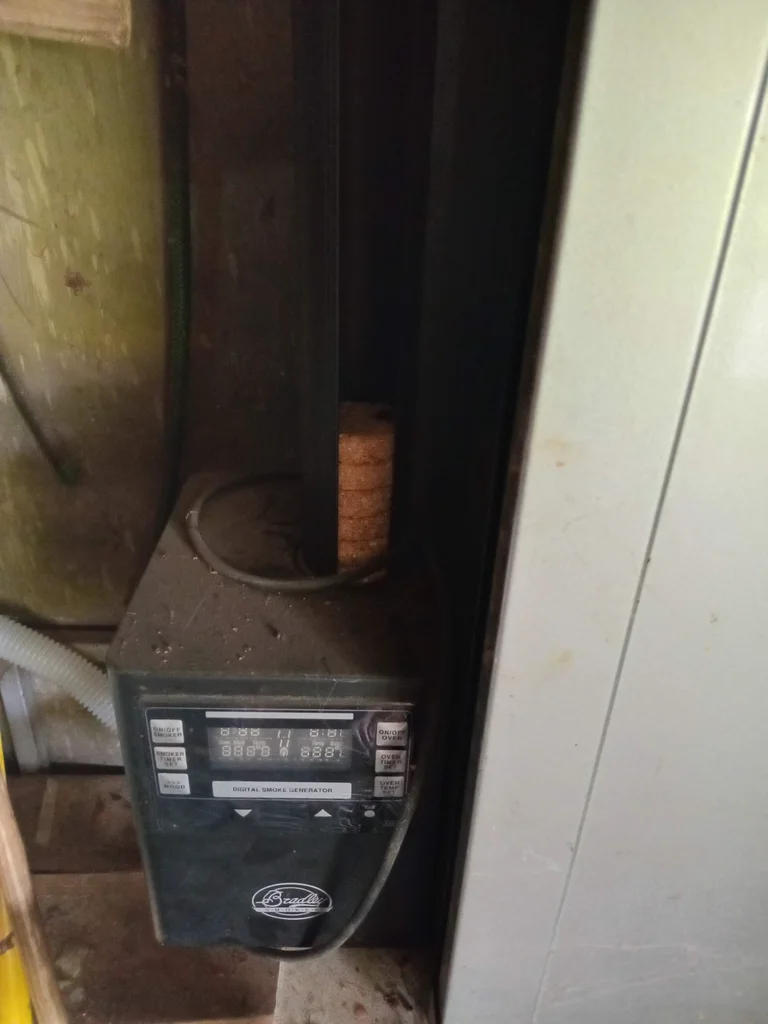 Bradley Smoker - Pellets Auto Feeder